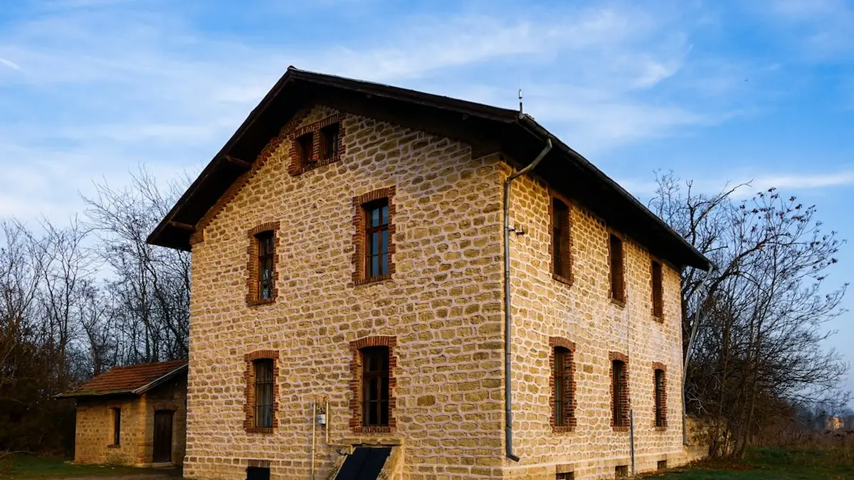 Comment chauffer une grande maison : chauffage maison pierre